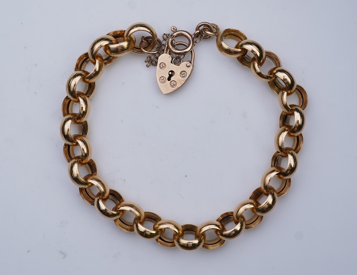 An 18ct gold bracelet